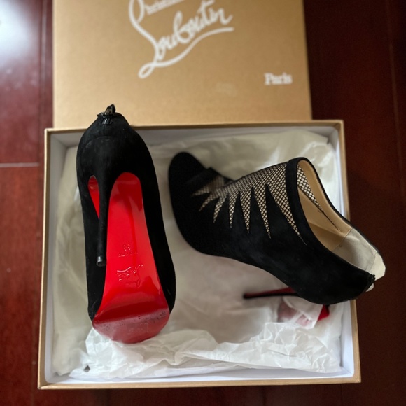 Size 8 CL’s - Picture 2 of 5